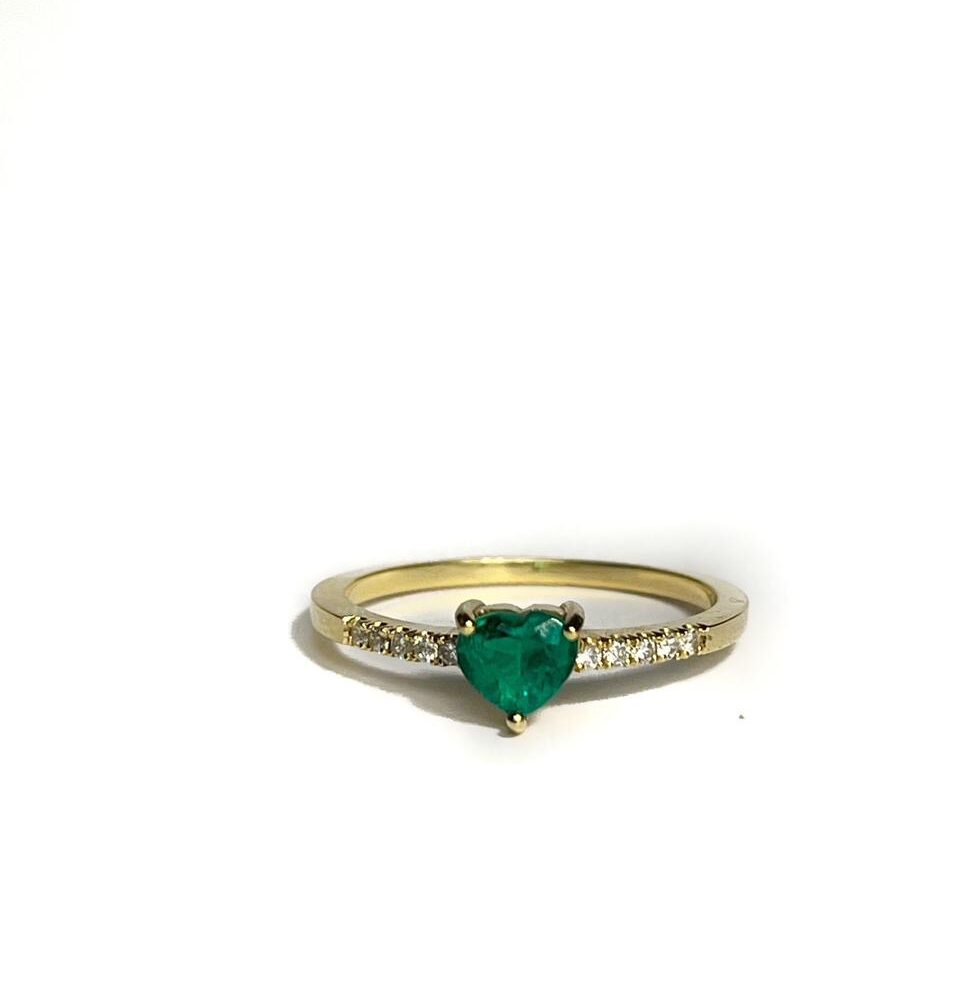 Anillo talla esmeralda