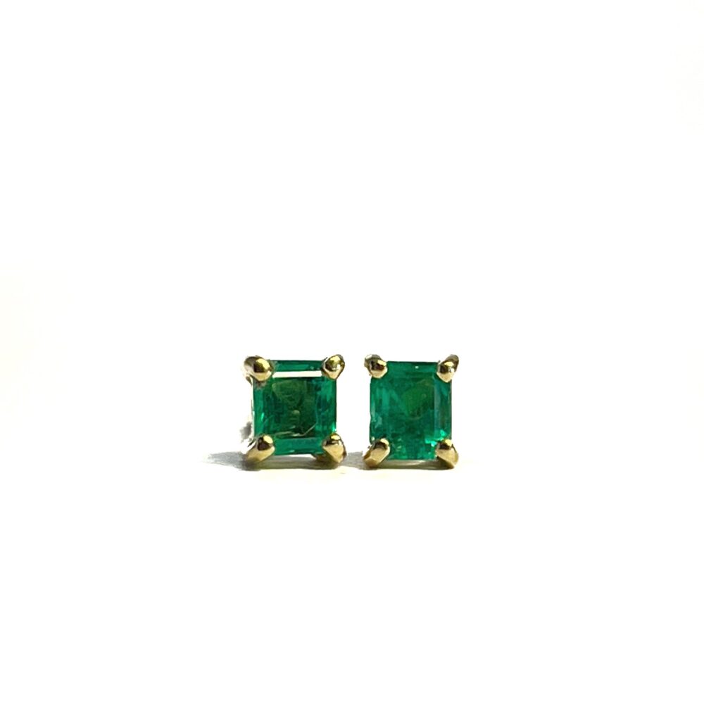 Aretes cuadrados en uñas